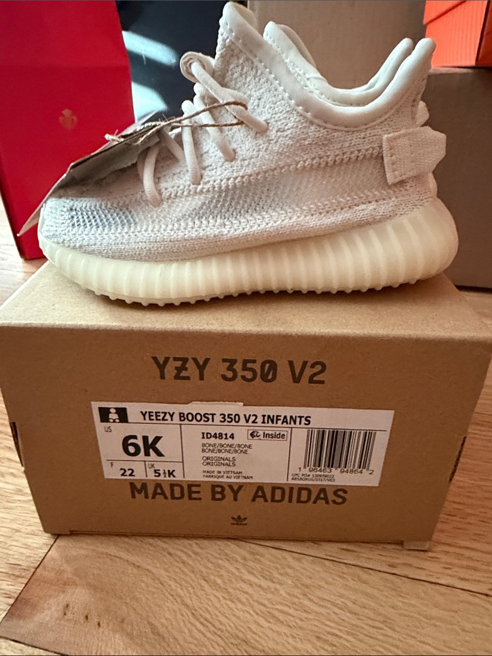 BNIB Yeezy boost 350 V2 size 6 infant